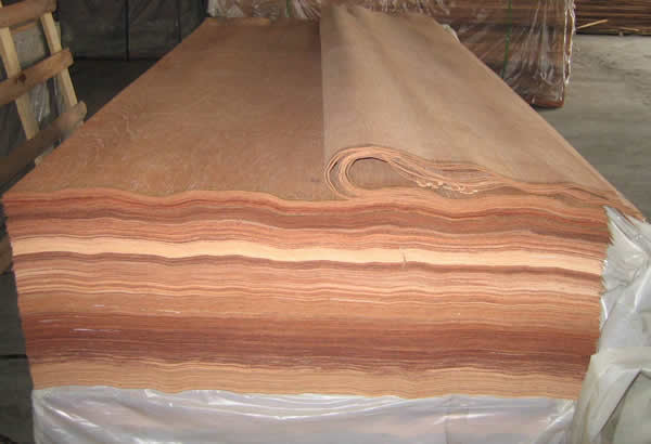Natural_gurjan_wood_face_veneer